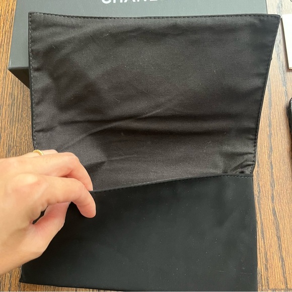 Chanel Classic Phone Case Pouch Quilted Caviar - Picture 4 of 14